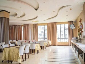 2 restaurants servant le petit déjeuner