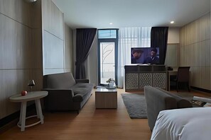 Suite Luxe, vue ville | Coin séjour