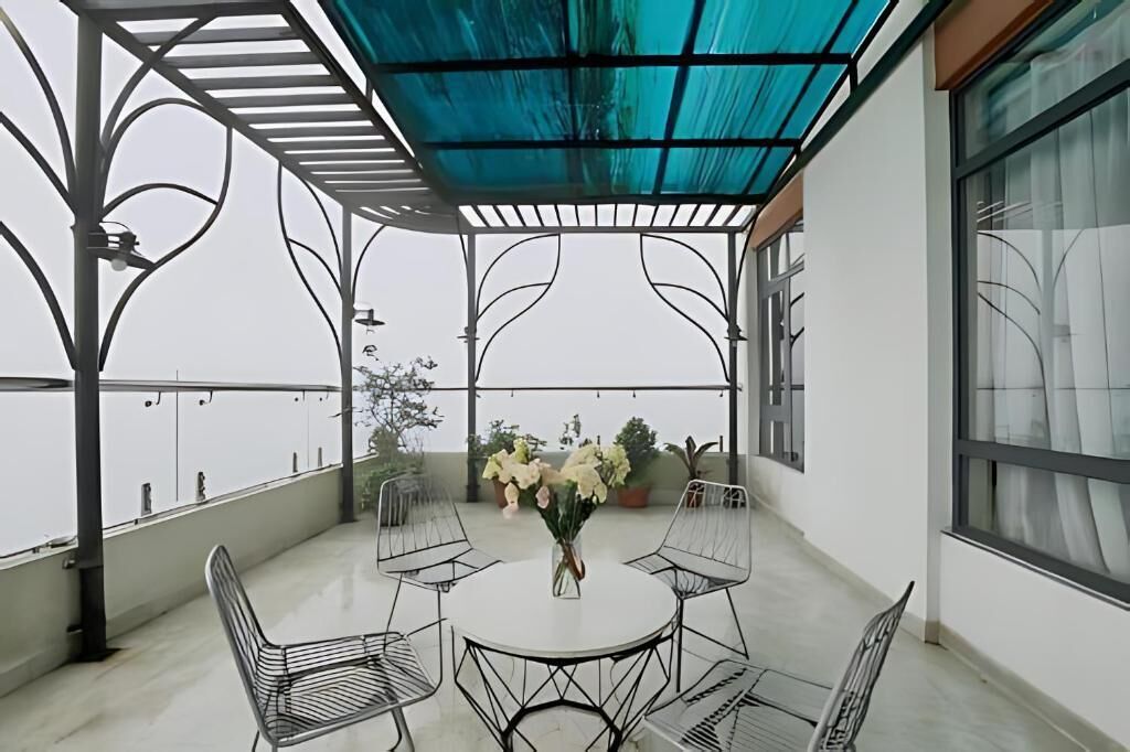 Suite de lujo, vista a la ciudad | Restaurante al aire libre