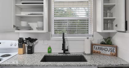 4865 two bedrooms/15 min from MCI/downtown KC