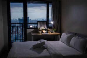 1 bedroom, iron/ironing board, free WiFi, bed sheets - [KStayA] Business Room / Simple & Workation Stay (Makati)