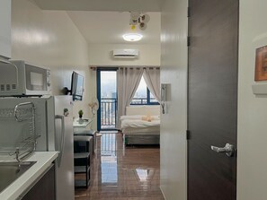 1 bedroom, iron/ironing board, free WiFi, bed sheets - [KStayA] Business Room / Simple & Workation Stay (Makati)