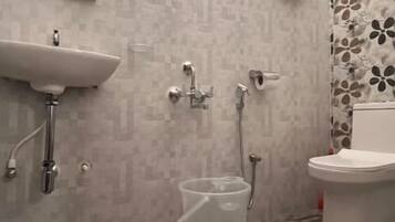 Classic Double Room | Bathroom | Slippers