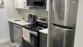 House, 2 Bedrooms, Fireplace | Bahagian dalam