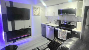 House, 2 Bedrooms, Fireplace | Ruang tamu