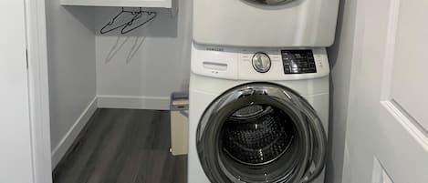 單棟房屋, 2 間臥室, 壁爐 | 洗衣設備