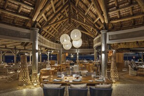 Outdoor dining - Spacious 4-Bedroom Villa / Infinity Pool & Peaceful Bel Ombre Setting (Bel Ombre)