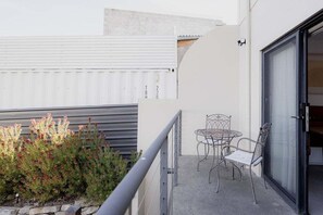 Outdoor dining - The Residence on Warwick (Hobart City)