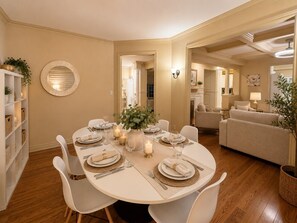 Dining - Wedding & Group • 8-BR • Heated Pool • Resort Style (Brampton)