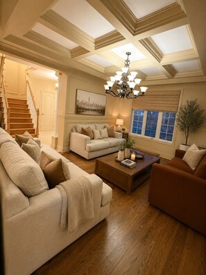 TV connectée, cheminée, chaîne hi-fi, espaces bureaux