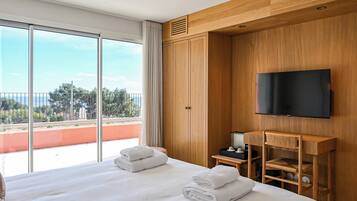 Quarto casal clássico, vista para o jardim