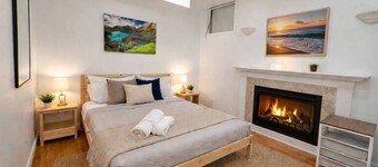 Private 2-Bedroom + Den Guesthouse | Fireplace