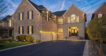 4BR · 2 Suites by Canterra Stays · Sleeps 8