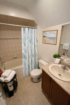Bathroom - Private 3BR Estate | 2 Separate Suites (Brampton)