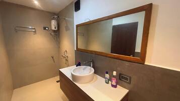 Toallas, jabón, papel de baño