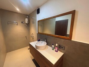 Bathroom - Charming 3-bedroom villa in Alibag perfect for relaxing getaways (Alibag)