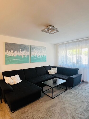 Luxuriöse 3-Zimmer-Wohnung für 2–7 Gäste – Modern, großer Balkon & Stellplatz