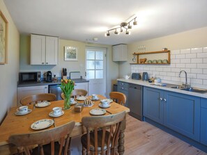 Dishwasher, high chair - 2 bedroom accommodation in Ivington Leominster (Ivington Leominster)