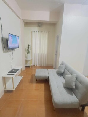 Shared Dormitory, 1 Bedroom, Smoking, Balcony | Living room - Room-zen Ridge Stay R1 Baguio City (Baguio)