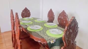 Rumah, 2 kamar tidur, Boleh Merokok, balkon | Ruang makan