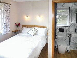 3 bedrooms, free WiFi - 3 bedroom accommodation in Whitestone (Whitestone)