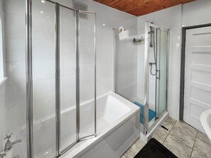 Towels - Large house in great location. (Cliftonville, near Margate)