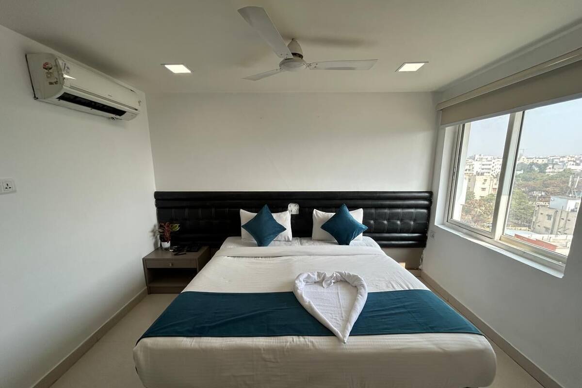 Habitación familiar doble, vistas al lago | Caja fuerte, escritorio, espacio para trabajar con un portátil