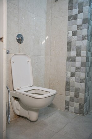 Phòng đôi hoặc 2 giường đơn, quang cảnh thành phố | Phòng tắm