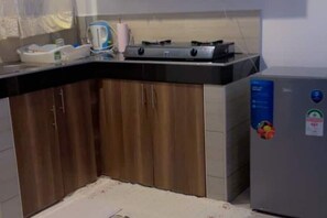 Private kitchen - Modern Smart studioApartment with Easy Access (Mtwapa)