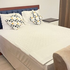 1 habitación, tabla de planchar con plancha, wifi y ropa de cama 
