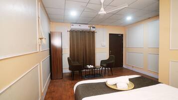 2 bedrooms, iron/ironing board, free WiFi, bed sheets