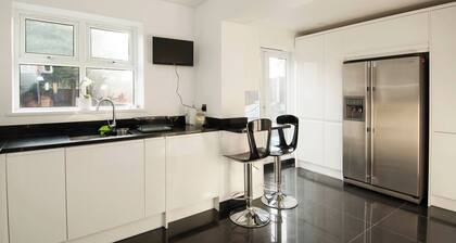 Private Double Room ensuite in Cheshunt nr London