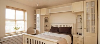 Privates Doppelzimmer mit Bad in Cheshunt bei London
