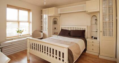 Privates Doppelzimmer mit Bad in Cheshunt bei London