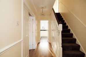Interior - Private Double Room ensuite in Cheshunt nr London (Cheshunt)