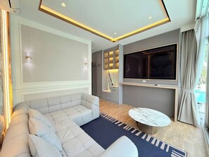 Living area - Luxury house near Suvarnabhumi Airport (Tambon Rachathewa)