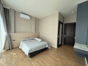 4 bedrooms, Internet, wheelchair access - House near Suvarnabhumi Airport (Tambon Rachathewa)