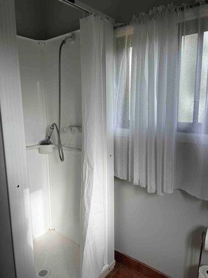 Shower, hair dryer, towels - 5 Bedroom Cottage at Rice Lake! (Roseneath)