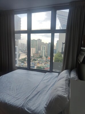 A hotel room with a large window offering a city view. - [KStayB]2BR+2Bath+Livingroom/Wellness & Clean Stay (Makati City)