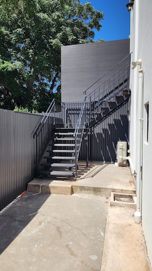 Premium Apartment, 2 Bedrooms | Property grounds - Lovely Beachside Largs Bay - free wine (Largs Bay)