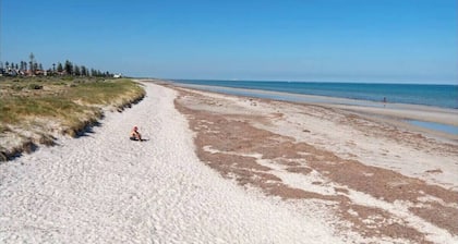 Lovely Beachside Largs Bay - free wine