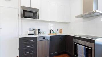 Premium Apartment, 2 Bedrooms | Private kitchen