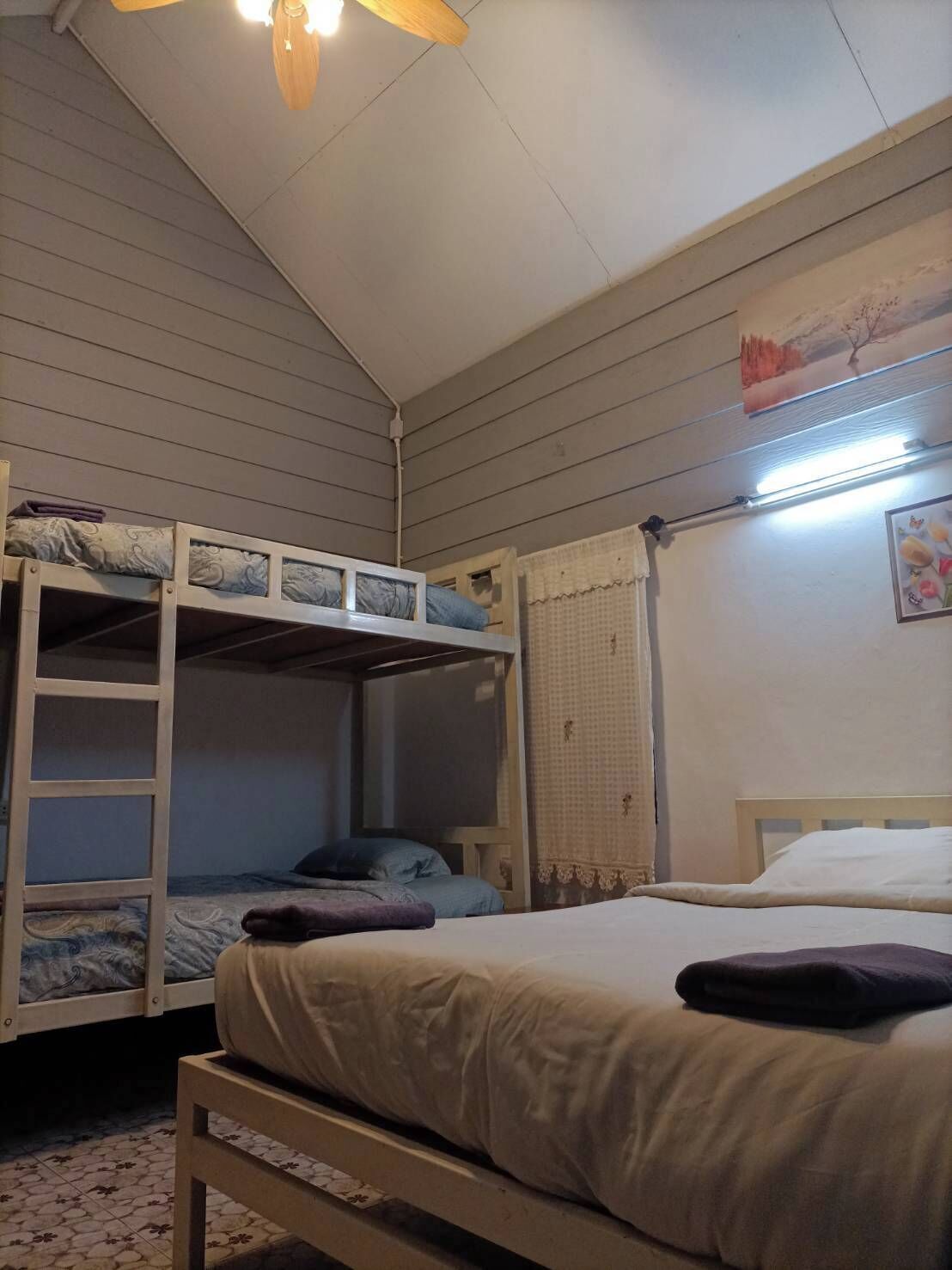 Neljän hengen perhehuone