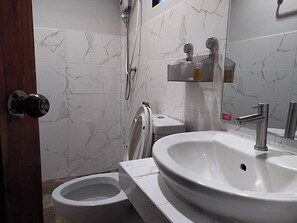 Habitació quàdruple estàndard | Bany