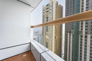 Property grounds - Free housekeeping visits during your stay - StayShort - Chic 1BR Retreat in Dubai Marina that Sleeps 4 (Dubai Marina)