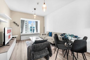 Interior - Free housekeeping visits during your stay - StayShort - Chic 1BR Retreat in Dubai Marina that Sleeps 4 (Dubai Marina)