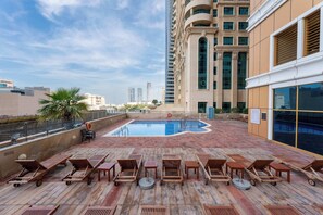 Pool - Free housekeeping visits during your stay - StayShort - Chic 1BR Retreat in Dubai Marina that Sleeps 4 (Dubai Marina)