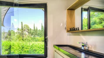 Kahden hengen deluxe-huone, näköala puutarhaan | Sisätilat