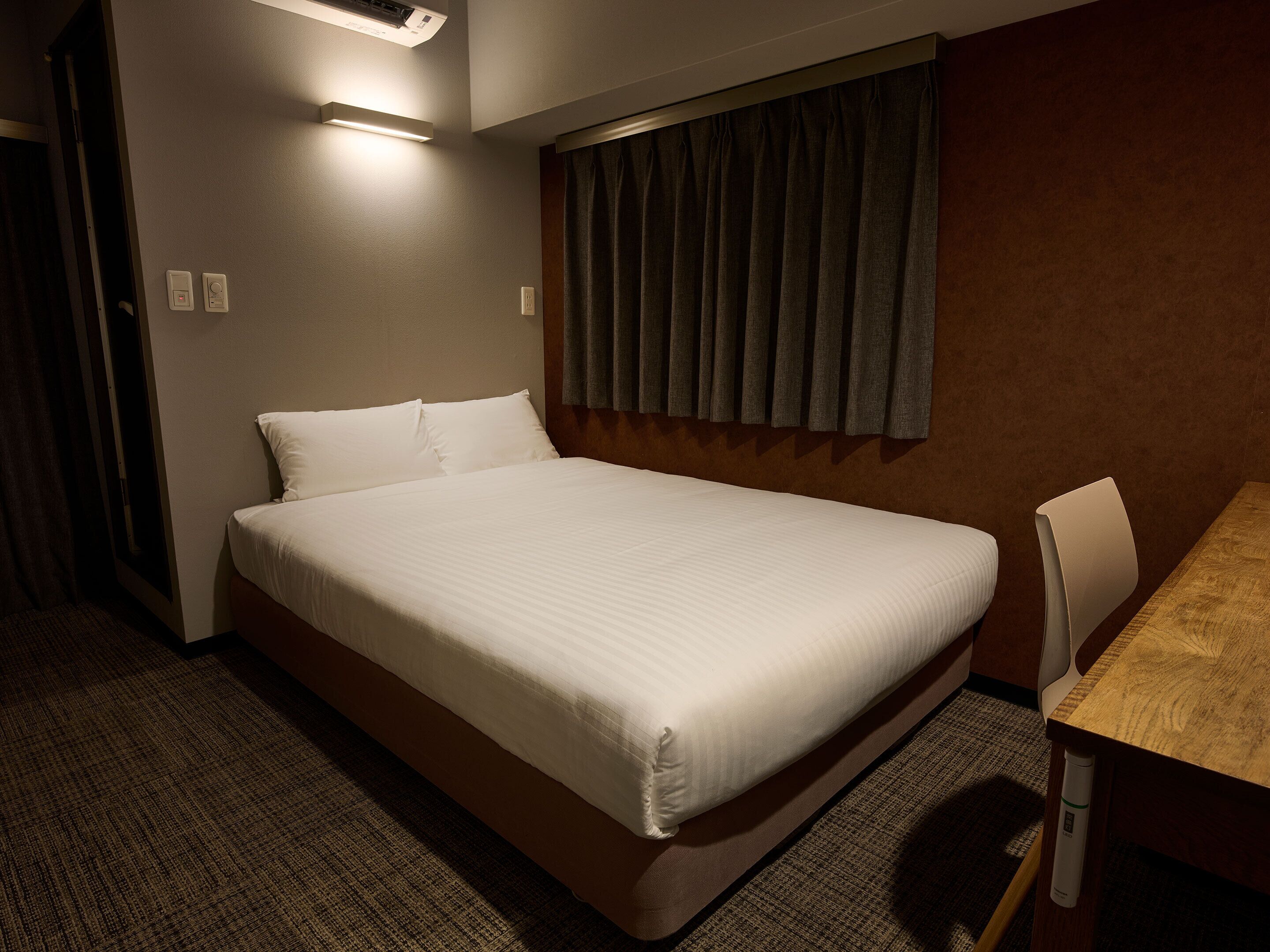 Double Room, Non Smoking | Desk, free WiFi, bed sheets