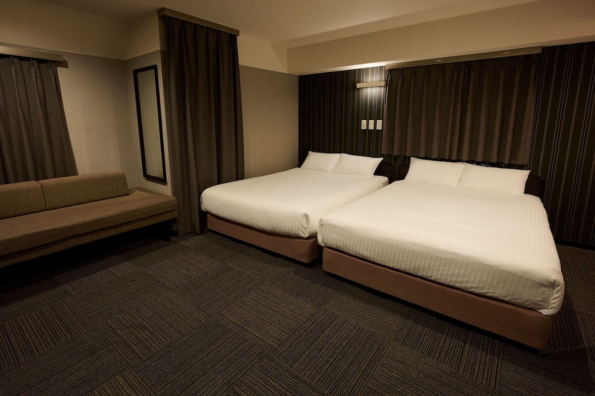 Deluxe Twin with Sofa Bed, Non Smoking | Desk, WiFi (free), bed sheets